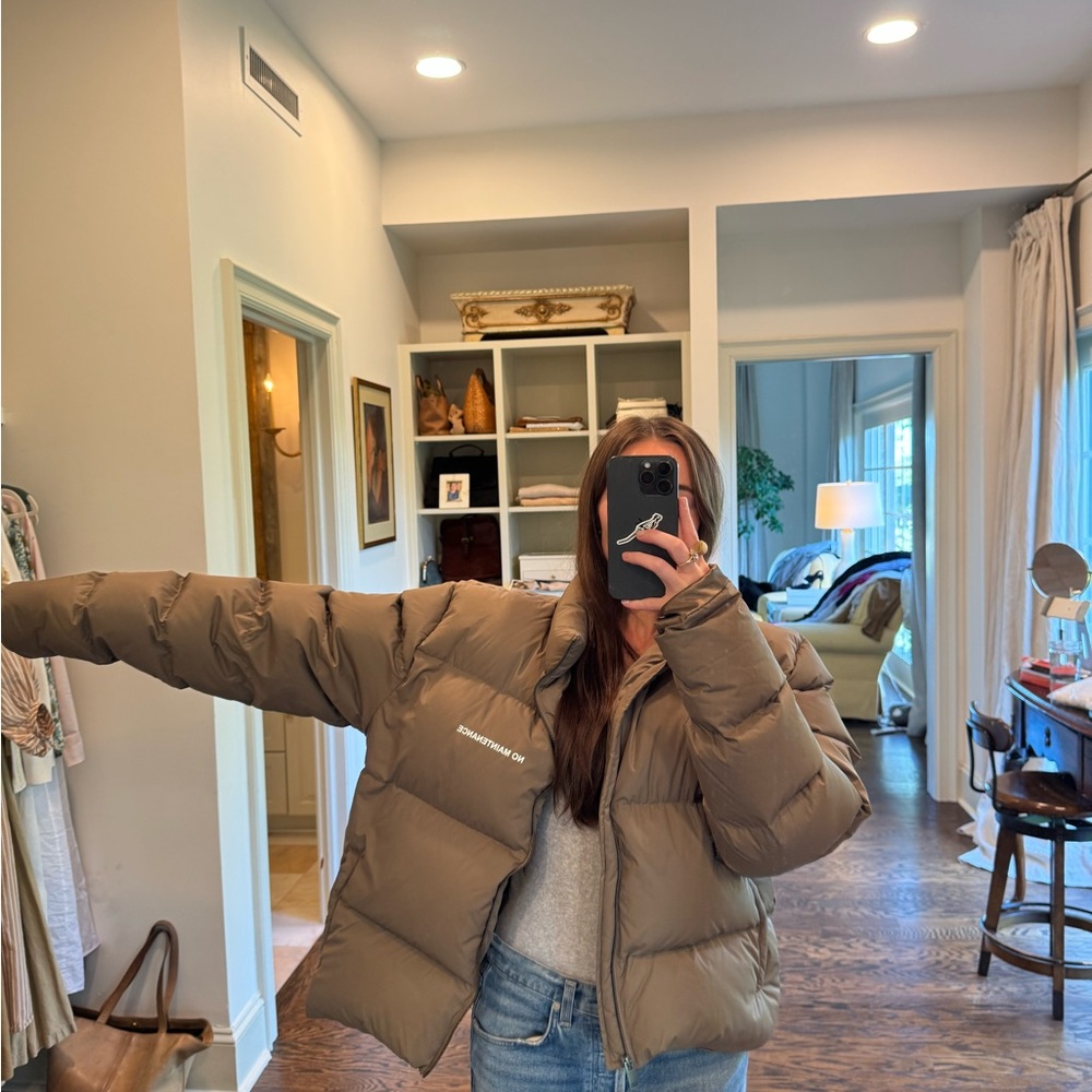 Oversized Women's Brown Puffer Jacket - Picture 7 of 8
